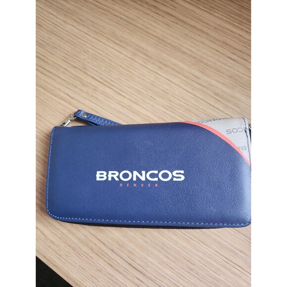 NFL Denver Broncos Curve Zip Organizer Wallet w/ Detachable Strap NWT - Picture 6 of 9